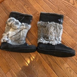 Minnetonka Gray Fur Boots in size 10